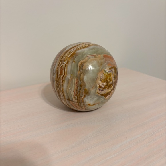 Large Onyx Sphere - Approx. 4" Diameter / 12" Circumference - Picture 4 of 7